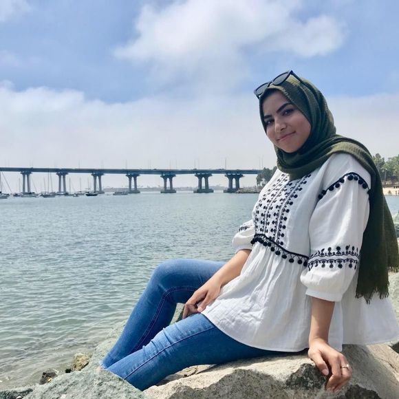 Meet your Posher, Aia - Picture 1 of 1